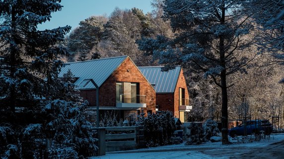 Nowoczesny bliźniak znajduje się w Gdańsku, jego projekt przygotował architekt Hubert Kowalski. 