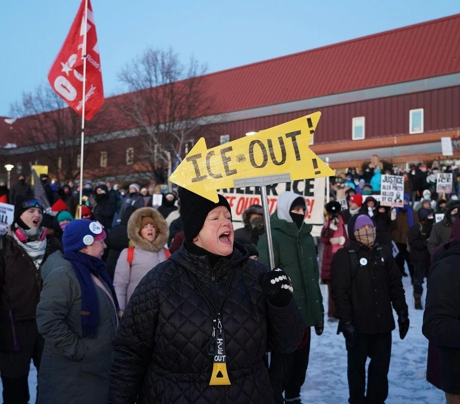 Poruke s protesta su ICE napolje, ICE ubice, kao i psovke | Foto: EPA