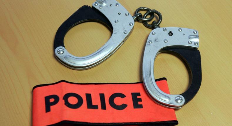 Police arrestation handcuffs