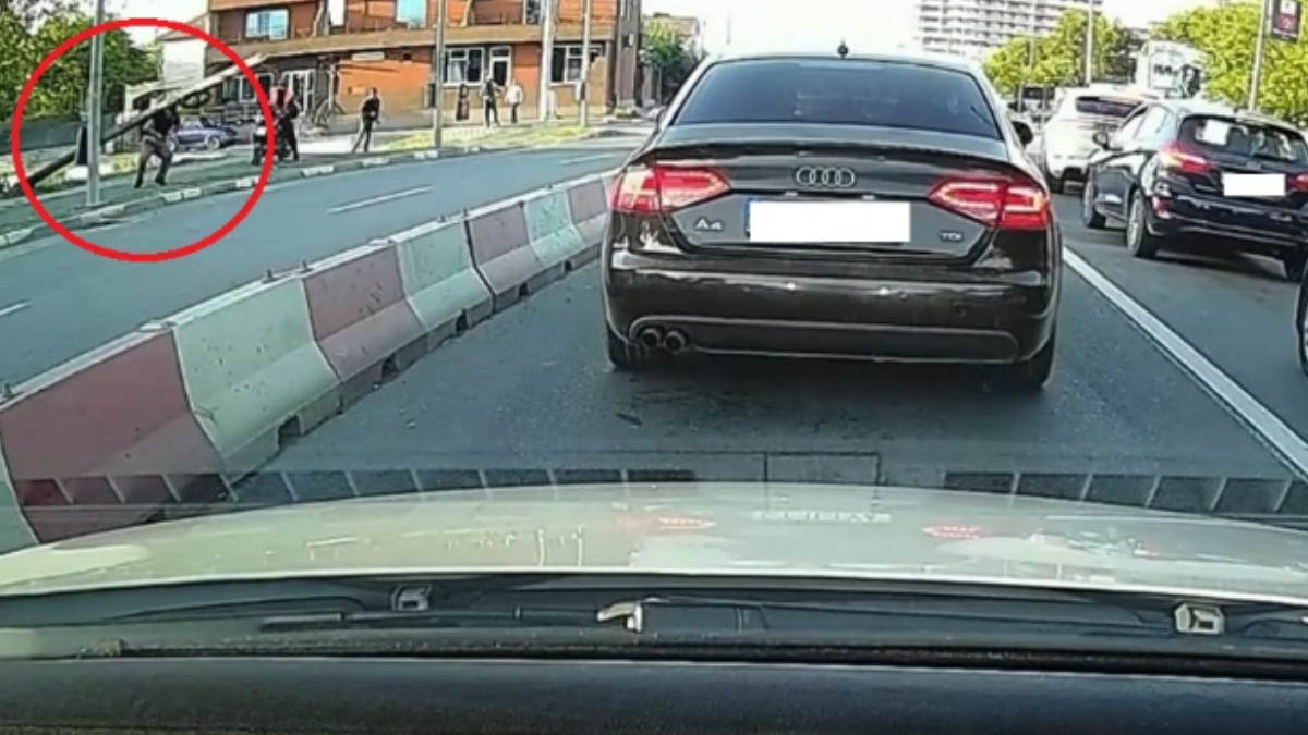 Bărbat lovit în cap de un stâlp prăbușit pe trotuar, în Năvodari. Cum s-a produs incidentul