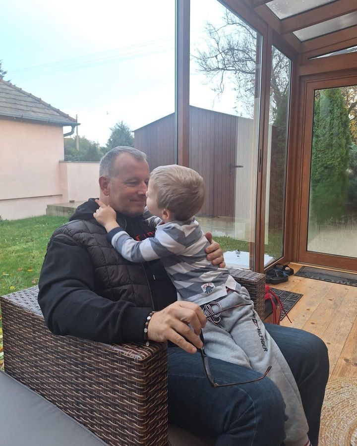 Multiotecko so synom Markusom.