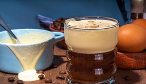 Kafa sa jajima je napitak kremastog i netipičnog ukusa