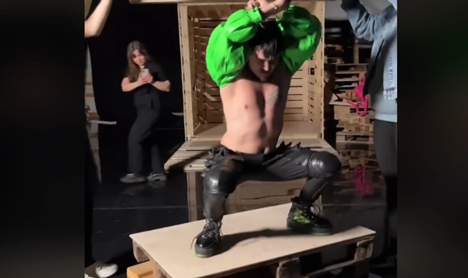 Predstavnik Finske imitira Lorin