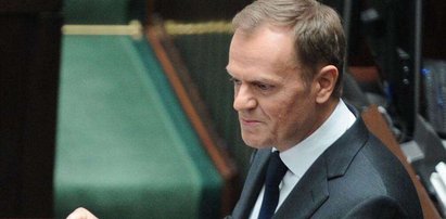 Tusk odpowiada posłom i kpi z Palikota, a PiS wychodzi z sali