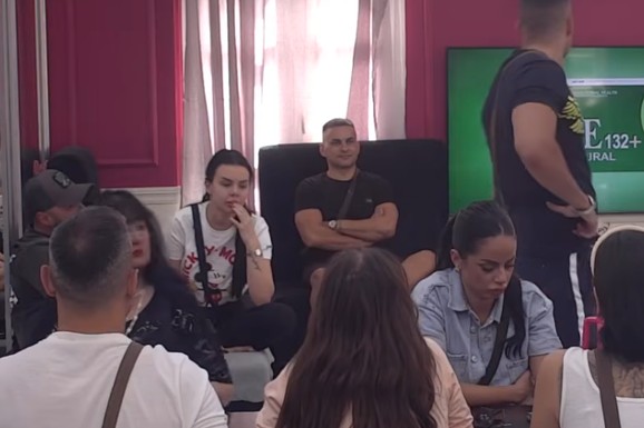 "DAJ VODU, OTVORI VRATA" Anita Stanojlović se onesvestila u emisiji, usred svađe se sručila na pod