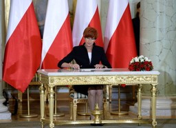 Rafalska: Priorytety to program 500 zł na dziecko i obniżenie wieku emerytalnego