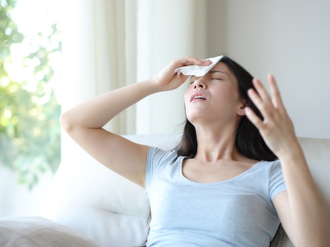 Olakšajte menopauzu u 5 prirodnih koraka / ILUSTRACIJA