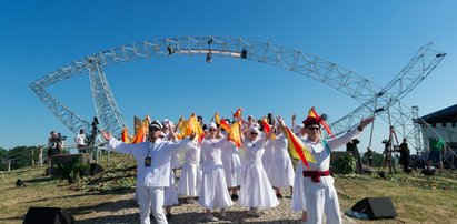 Upał im niestraszny! Młodzież spotkała się na Polach Lednickich