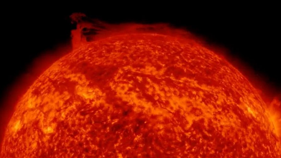 Potężny wir w okolicach północnego bieguna Słońca, fot. NASA/ SDO