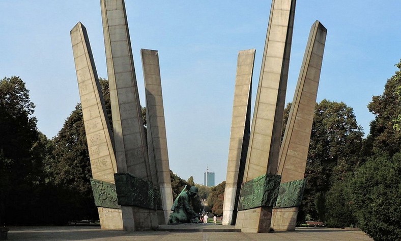 Pomnik Chwała Saperom. Wybuchło?, fot. maj, fotopolska.eu