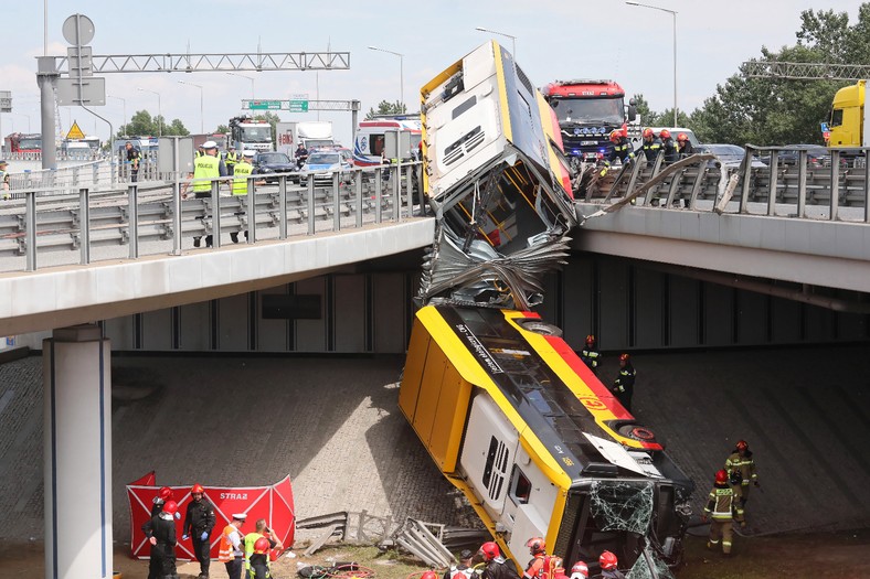 Miejsce wypadku autobusu miejskiego w Warszawie