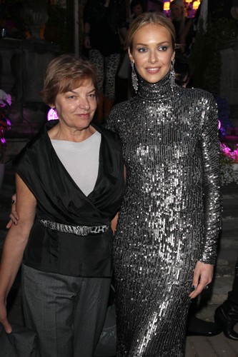 Gwiazdy z rodziną na czerwonym dywanie