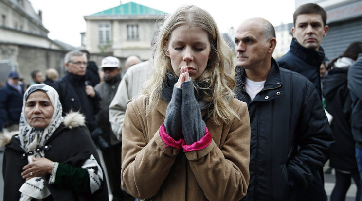 Gyászol a világ, miután az ISIS robbantásokat hajtott végre Franciaországban - Fotó: MTI