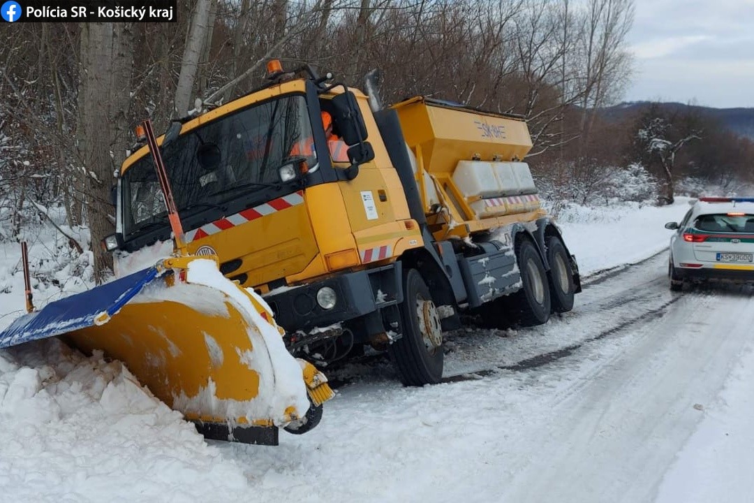 Východ zasypal sneh. Momentálne najhoršia situácia je v okrese Košice okolie.