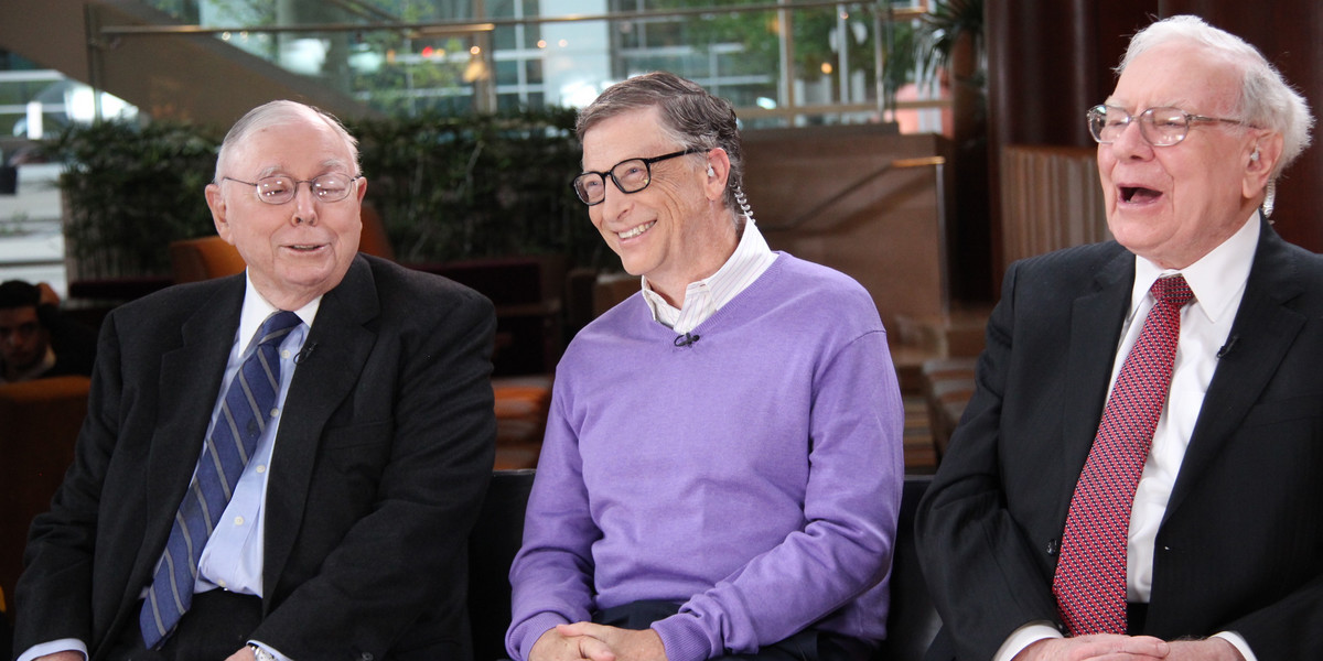 Charlie Munger, Bill Gates, i Warren Buffett podczas wywiadu 4 maja 2015 r.