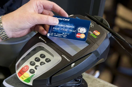 Płatnicze karty zbliżeniowe są dzisiaj używane na co dzień przez jedną czwartą Polaków. Nasi rodacy są wyraźnie otwarci na nowe technologie.