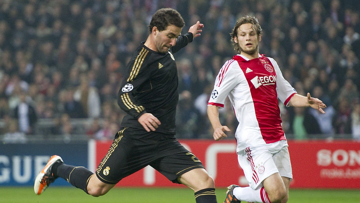 Ajax Amsterdam nie obronił drugiej pozycji w grupie D Ligi Mistrzów. Holendrzy przegrali 0:3 (0:2) na własnym boisku z Realem Madryt, co wobec wygranej Olympique Lyon 7:1 z Dinamem w Zagrzebiu oznacza, że Ajax zajął trzecią pozycję w grupie i wiosną ruszy do walki w Lidze Europy. Awans zapewniły sobie jedenastki z Madrytu i Lyonu.