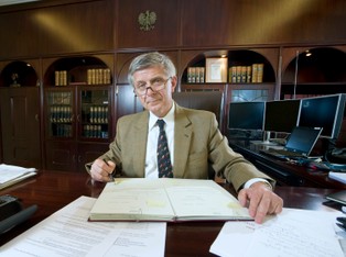 Krótka lekcja nieliberalnej ekonomii dla niezaawansowanych. Wywiad z Markiem Belką