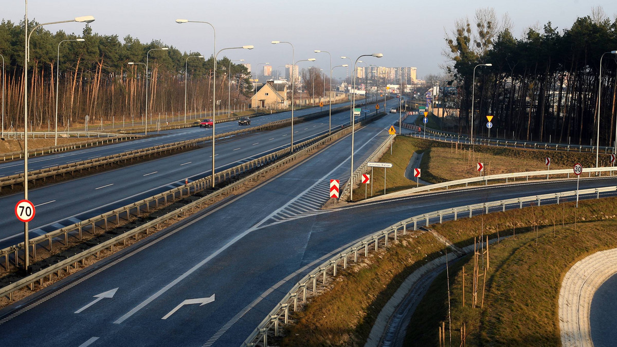W najnowszych dokumentach rządowych budowa drogi ekspresowej S5 znalazła się na liście rezerwowej projektów drogowych do roku 2020 - donosi gazeta.pl.