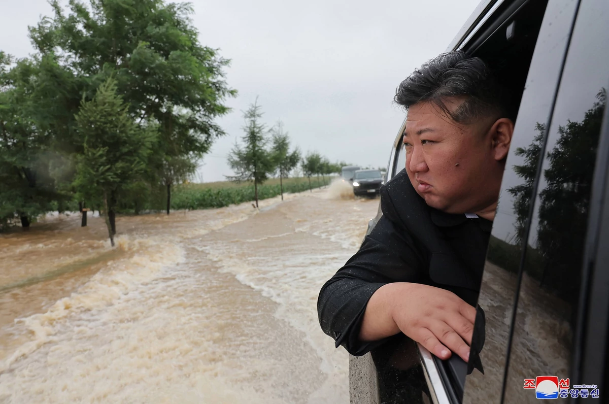  Kim Dzong Un nie chce żadnej pomocy. Tyle że jednym dziękuje, a innych obraża