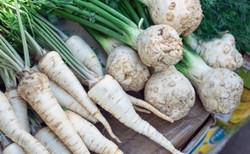 Zapominamy o nich, a są bardzo wartościowe: białe warzywa