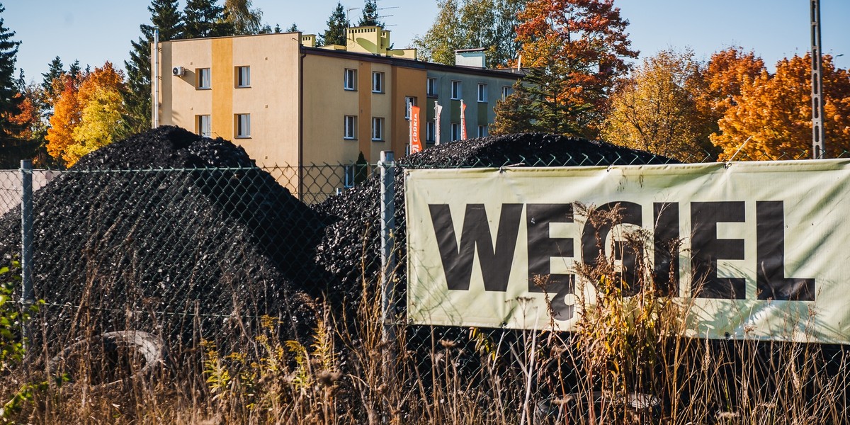 Przedsiębiorcy, który sprzedaje opał niespełniający norm jakościowych grozi grzywna od 10 tys. do 1 mln zł lub kara do 5 lat pozbawienia wolności 