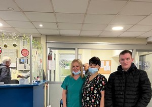 Aleksa doneo poklone deci sa Instituta za majku i dete