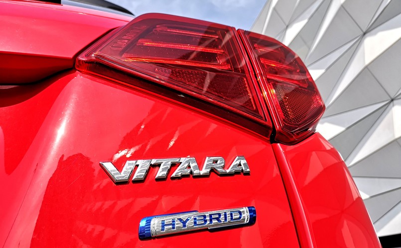 Suzuki Vitara Hybrid 1.4 BOOSTERJET 2WD 6AT Elegance