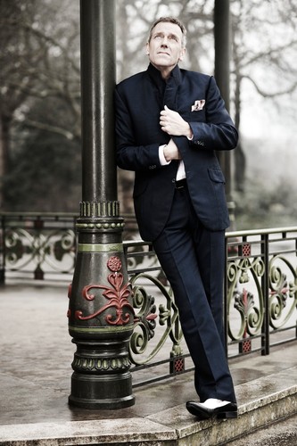 Hugh Laurie na zdjęciach z sesji do 'Didn't It Rain'