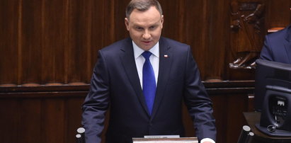 Zdjęcie Dudy szybko usunięte z profilu Kancelarii Sejmu. Bo było niewygodne?