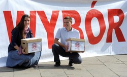 Kolejna akcja Elbanowskich. Zgłosili w Sejmie inicjatywę ustawodawczą "Rodzice chcą mieć wybór"