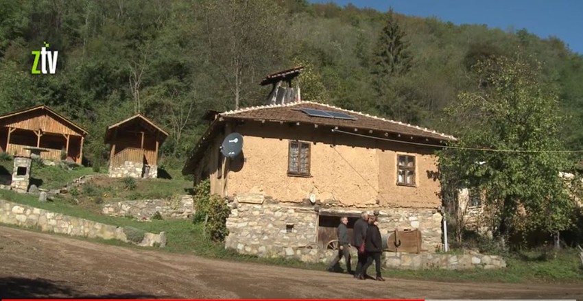 Selo koje oživi samo jednom godišnje čeka neka bolja vremena