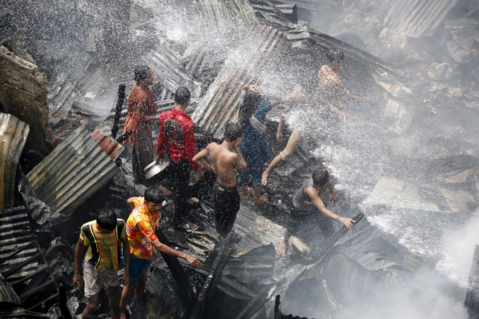 BANGLADESH FIRE SLUM AAH918