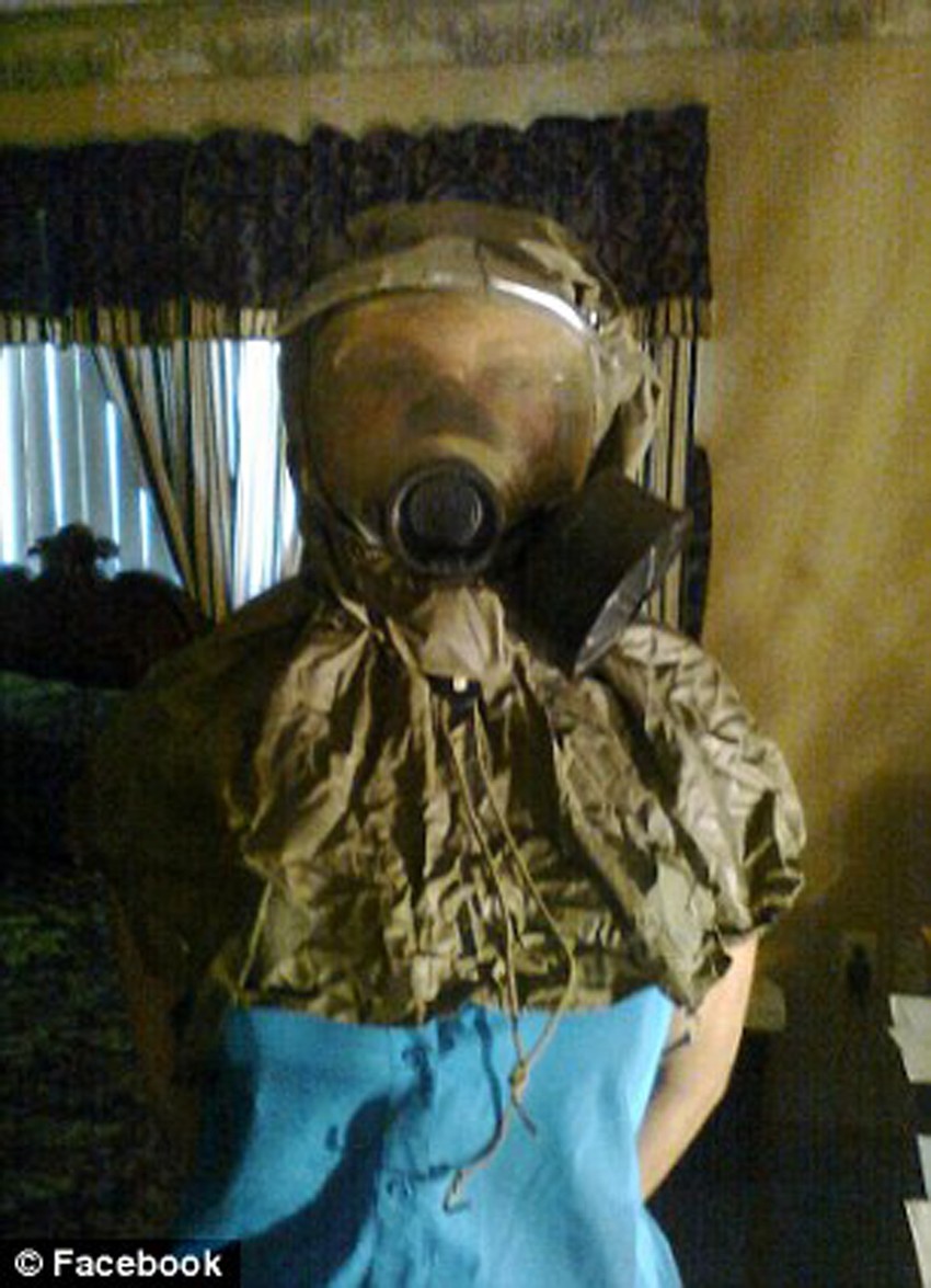 Fotografija Grečen Molanen koja nosi gas masku pojavila se na njenom fejsbuk profilu