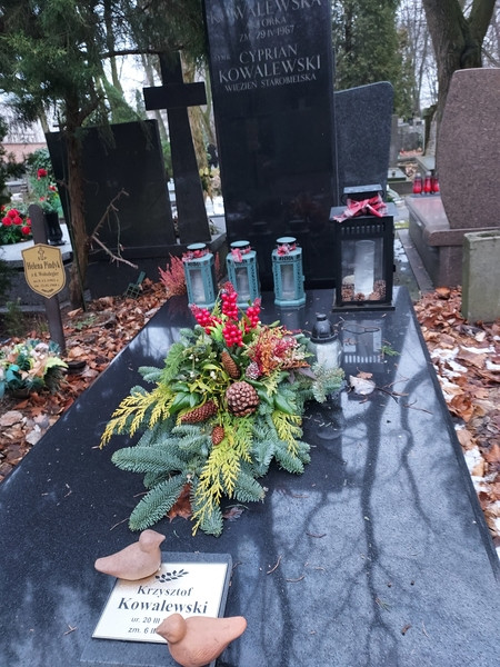 Tak w rocznicę śmierci wygląda grób Krzysztofa Kowalewskiego