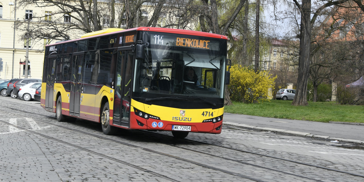 Od weekendu więcej autobusów