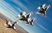 Na zdjęciu powietrzna grupa akrobatyczna Thunderbirds latająca na myśliwcach F-16.