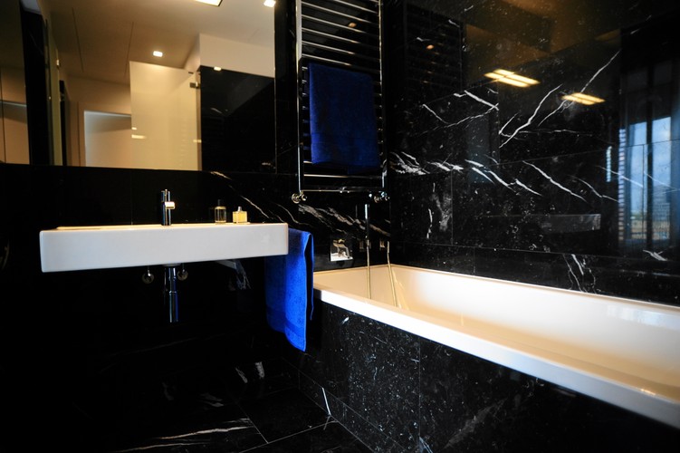 Dodatkowo, do dyspozycji mieszkańców będzie tez fitness klub i sale klubowo-kinowe.