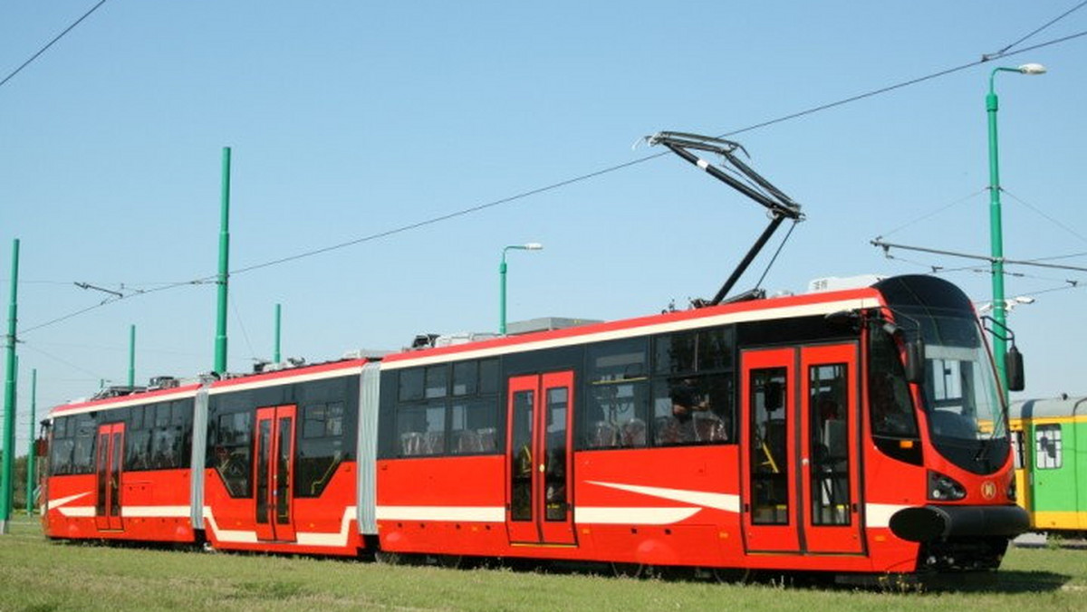 12 nowych, dwukierunkowych tramwajów - Moderus Beta - produkowanych w Poznaniu, jeszcze jesienią pojawi się na torach aglomeracji Śląskiej. Wagony w poznańskiej firmie Modertrans zamówiły Tramwaje Śląskie. Pierwszy z nich jest w trakcie badań homologacyjnych.