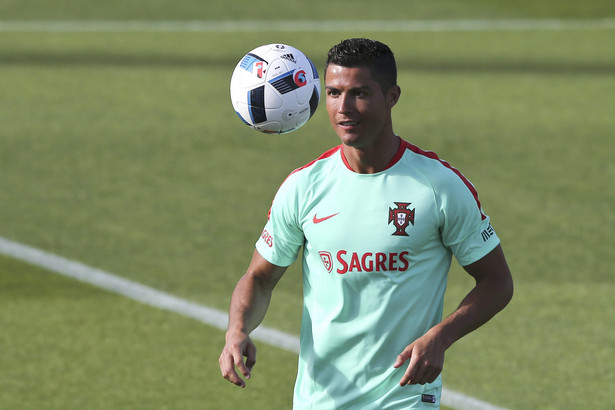 Euro 2016: Ronaldo relaksował się na Ibizie, w czasie, gdy inni trenowali