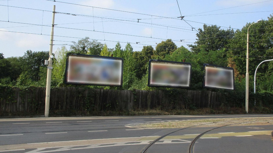 Poznań: z miasta znikają nielegalne reklamy. Tylko 8 z 51 było legalnych