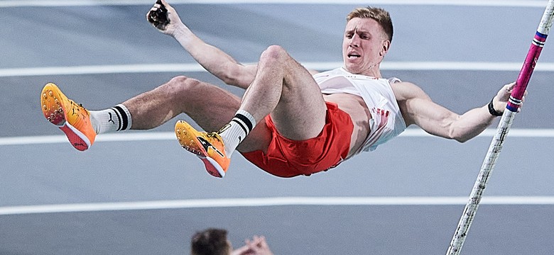 Piotr Lisek w finale skoku o tyczce lekkoatletycznych halowych mistrzostw Europy