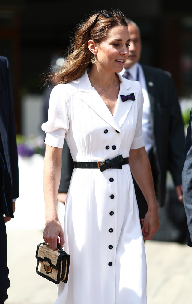 Kate Middleton megmutatta, hogyan lehet elképesztően vagány egy hagyományos fekete-fehér szett