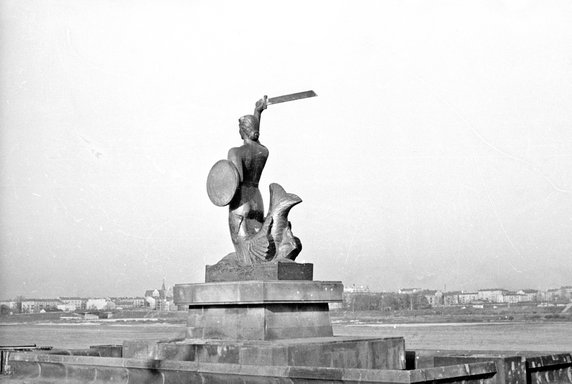 Syrena w latach 60. Źródło: NAC - Narodowe Archiwum Cyfrowe www.nac.gov.pl/ 