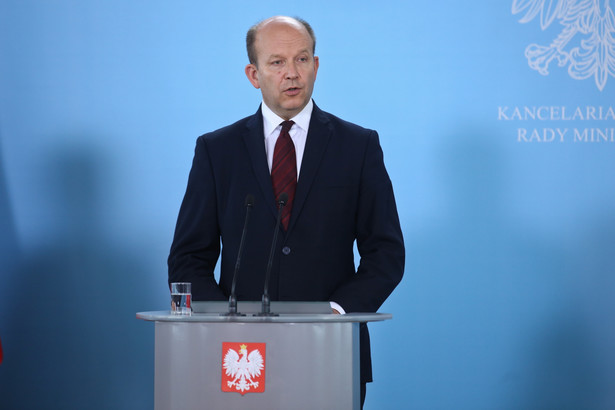 Minister zdrowia Konstanty Radziwiłł podczas konferencji prasowej po posiedzeniu rządu