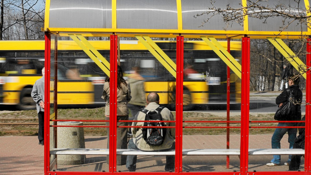 Policjanci z Zabrza zatrzymali kierowcę autobusu miejskiego, który prawdopodobnie nie zdołał wytrzeźwieć przed rozpoczęciem pracy. W innej części miasta drogówka zatrzymała pijanego kierowcę, któremu sąd trzykrotnie zabronił prowadzenia auta.