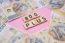 Przyszłość 800 plus. Czy będzie podwyżka świadczenia w 2026 roku? Czy 800 plus zostanie zwaloryzowane? Co ujawniają plany rządu?
