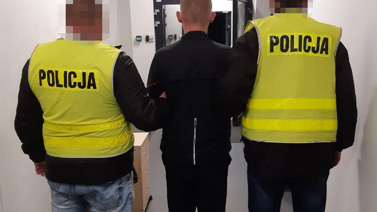 Wieluń: 23-latek szantażował starszą panią. Zatrzymany przez policję