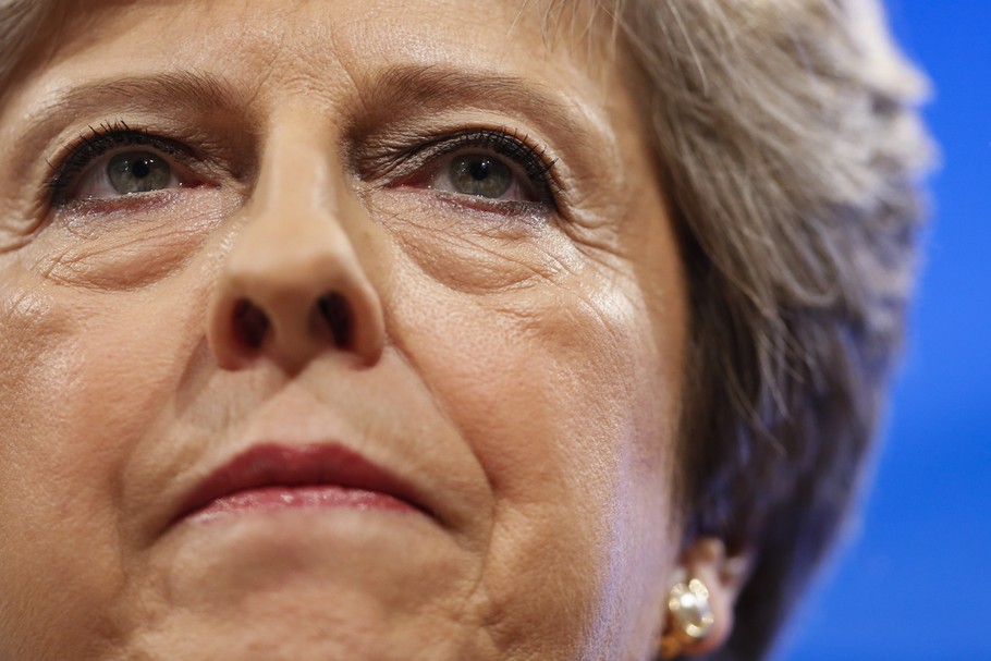 Theresa May ma coraz większy problem z brexitem