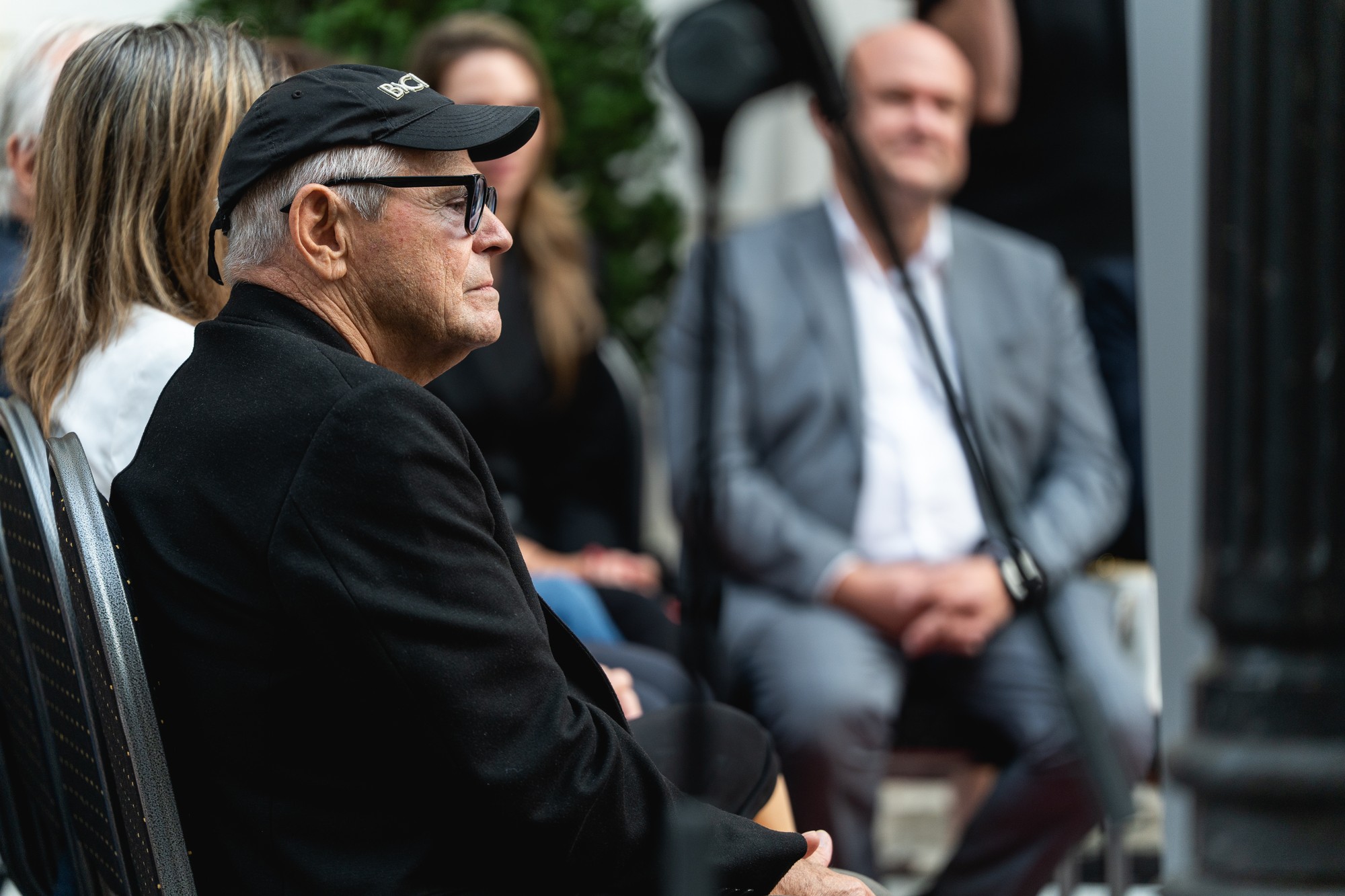 Na Filmovom chodníku slávy pred Divadlom P. O. Hviezdoslava v Bratislave odhalili pamätnú dlaždicu s menom Emila Horvátha: Milan Kňažko.